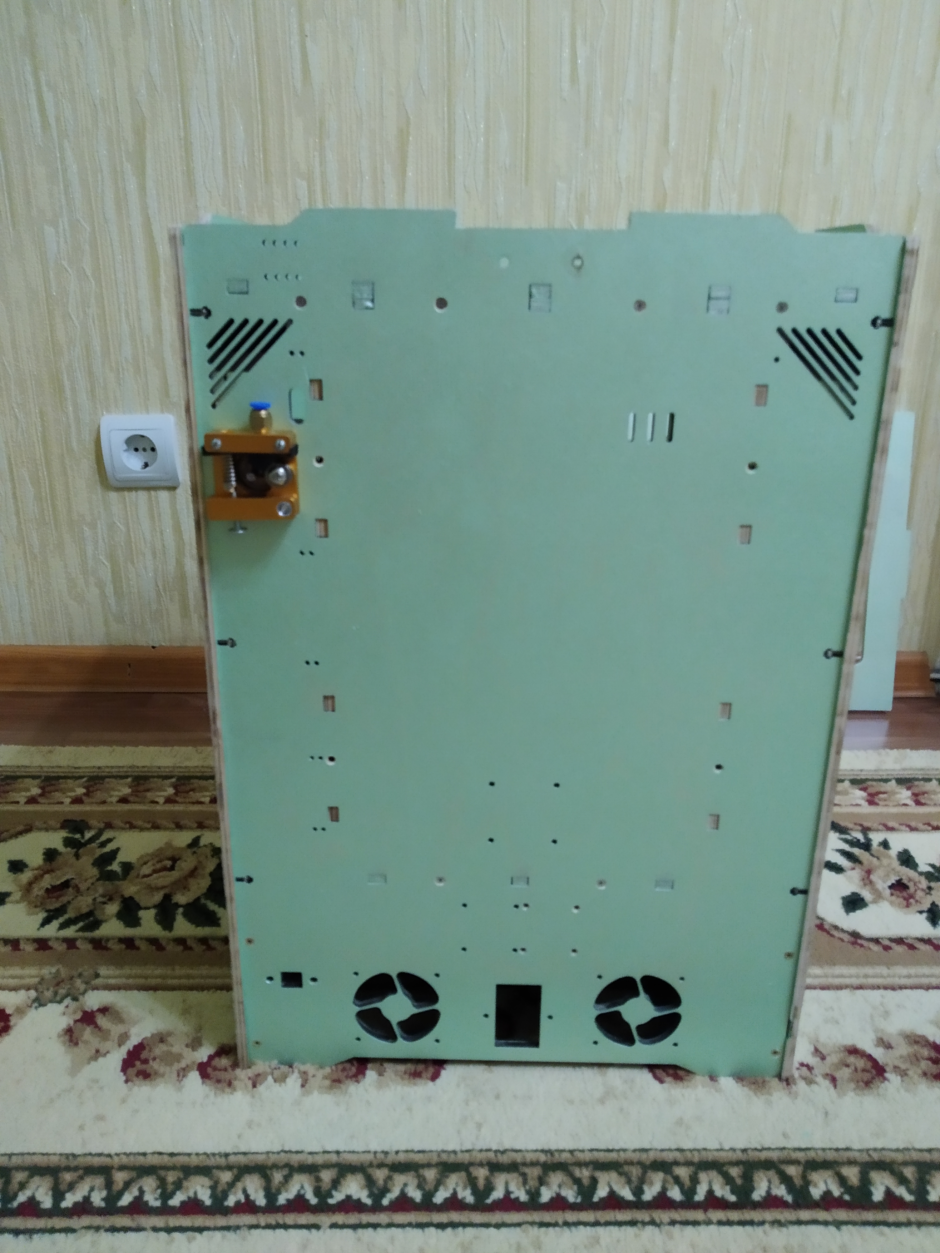 Продам корпус и зап.части