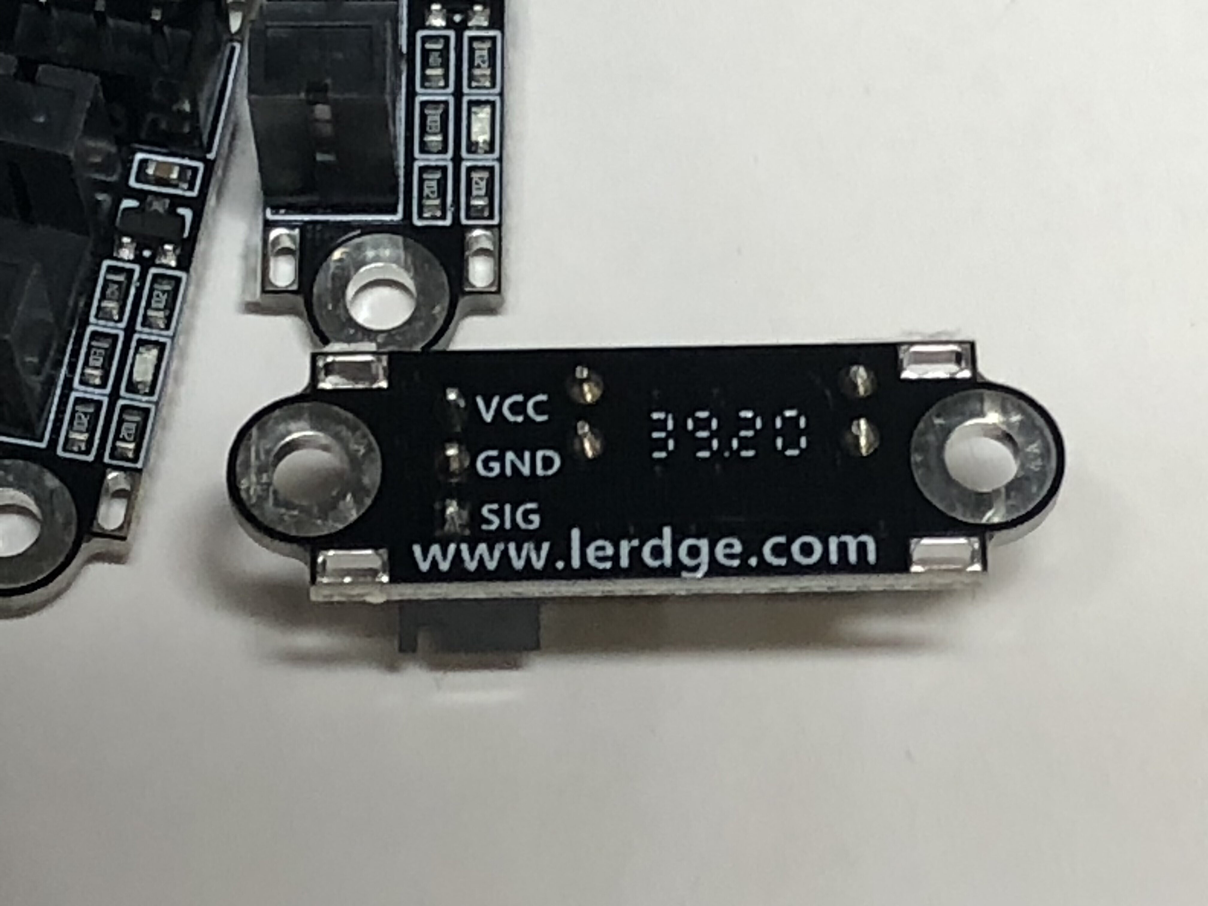 Комплектующие от LERDGE 3d: модуль питания стола, концевики, RGB-подсветка.