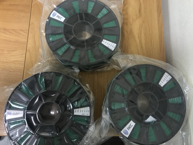 9 катушек ABS пластика REC 1.75мм 750 грамм (4 - Белых, 3 - Зеленых, 1- Красный, 1- Синий). МОСКВА