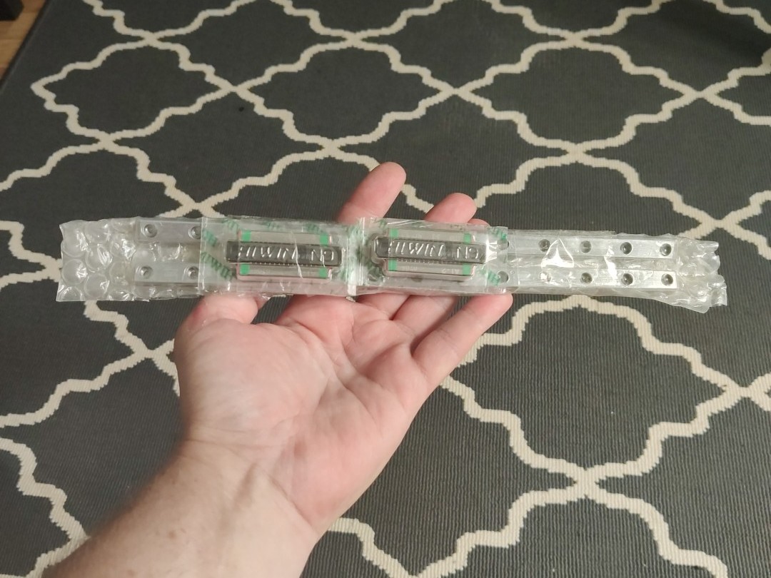 Продам две рельсы 250 9 Hiwin от ZETEK