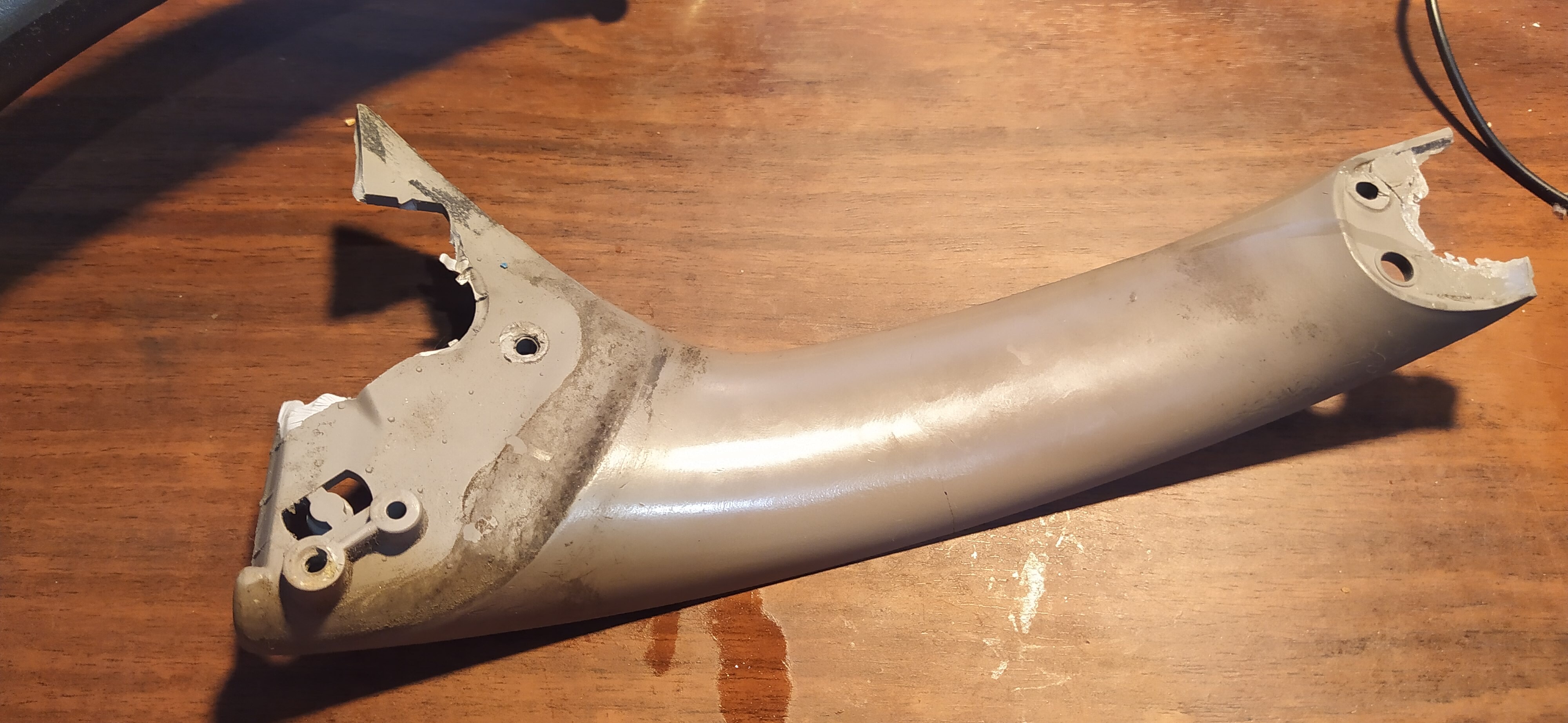 Нужно модель ручки втнутренней volvo v70xc 2001 года. Оригинал сломан.