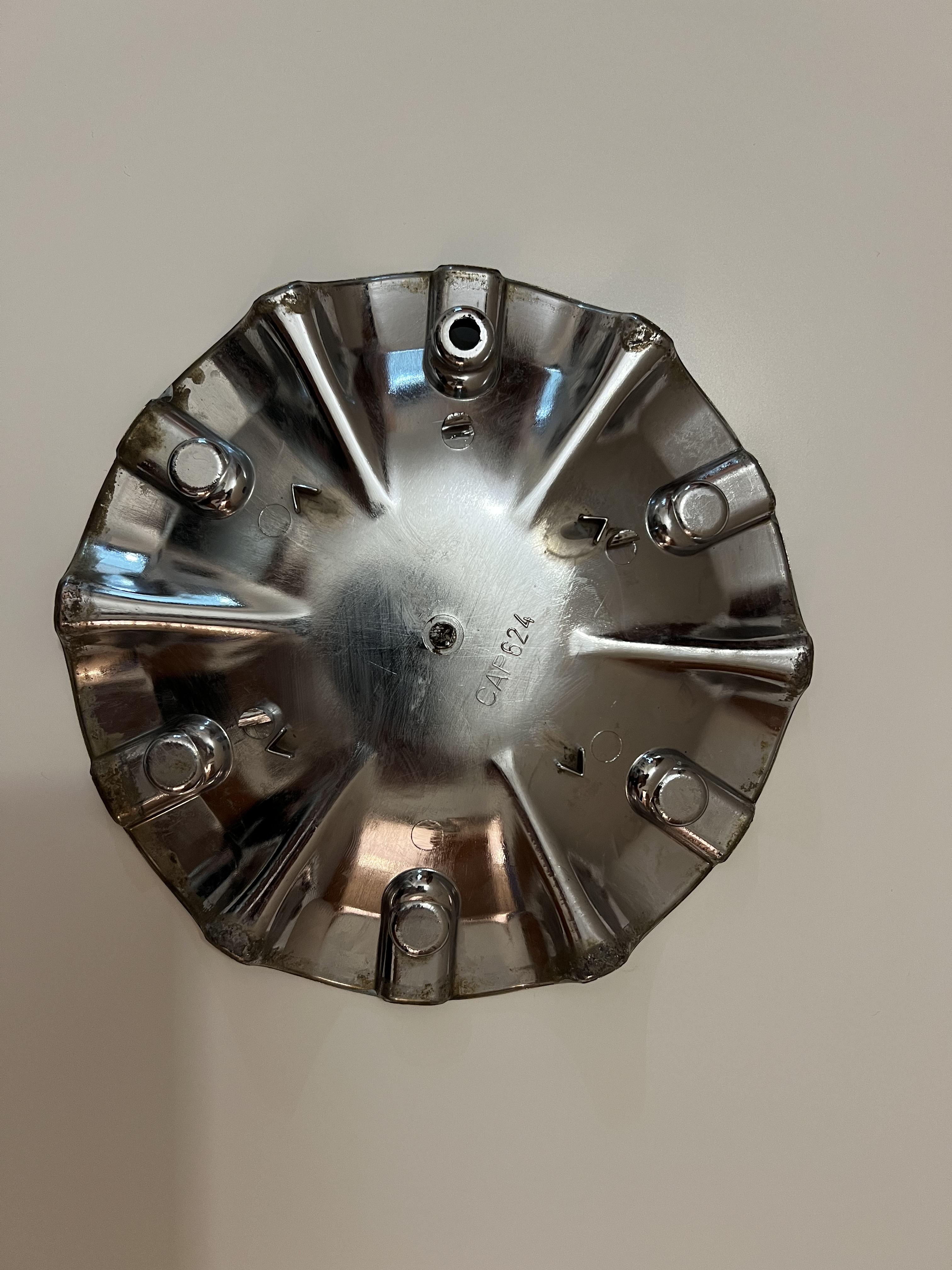 Необходимо смоделировать заглушку колесного диска для 3D печати