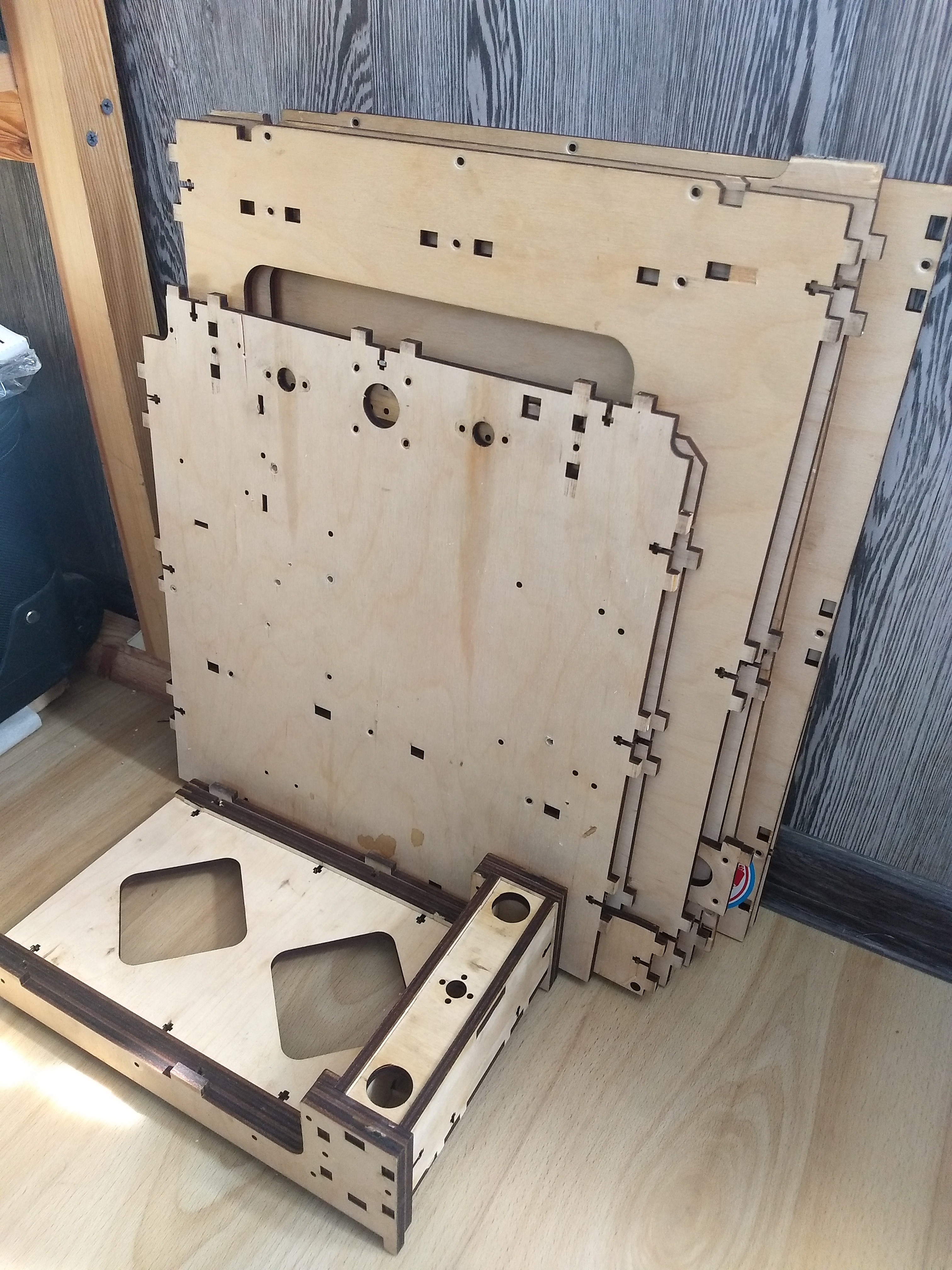 Отдам корпус ZAV MAX, фанерный Отдам корпус ZAV MAX, фанерный