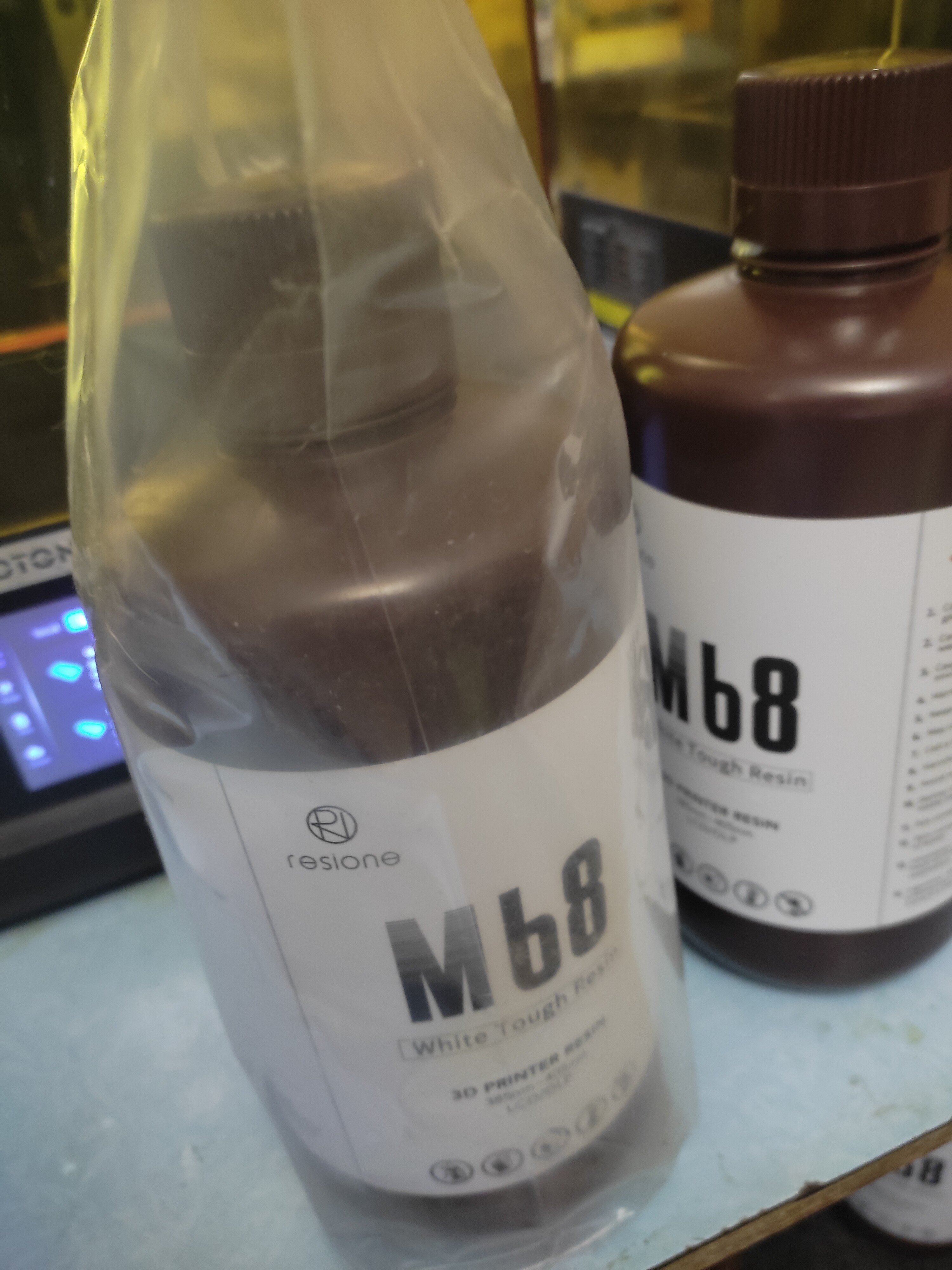 Продам фотополиvерную смолу RESIONE m68, белая Продам фотополиvерную смолу RESIONE m68, белая