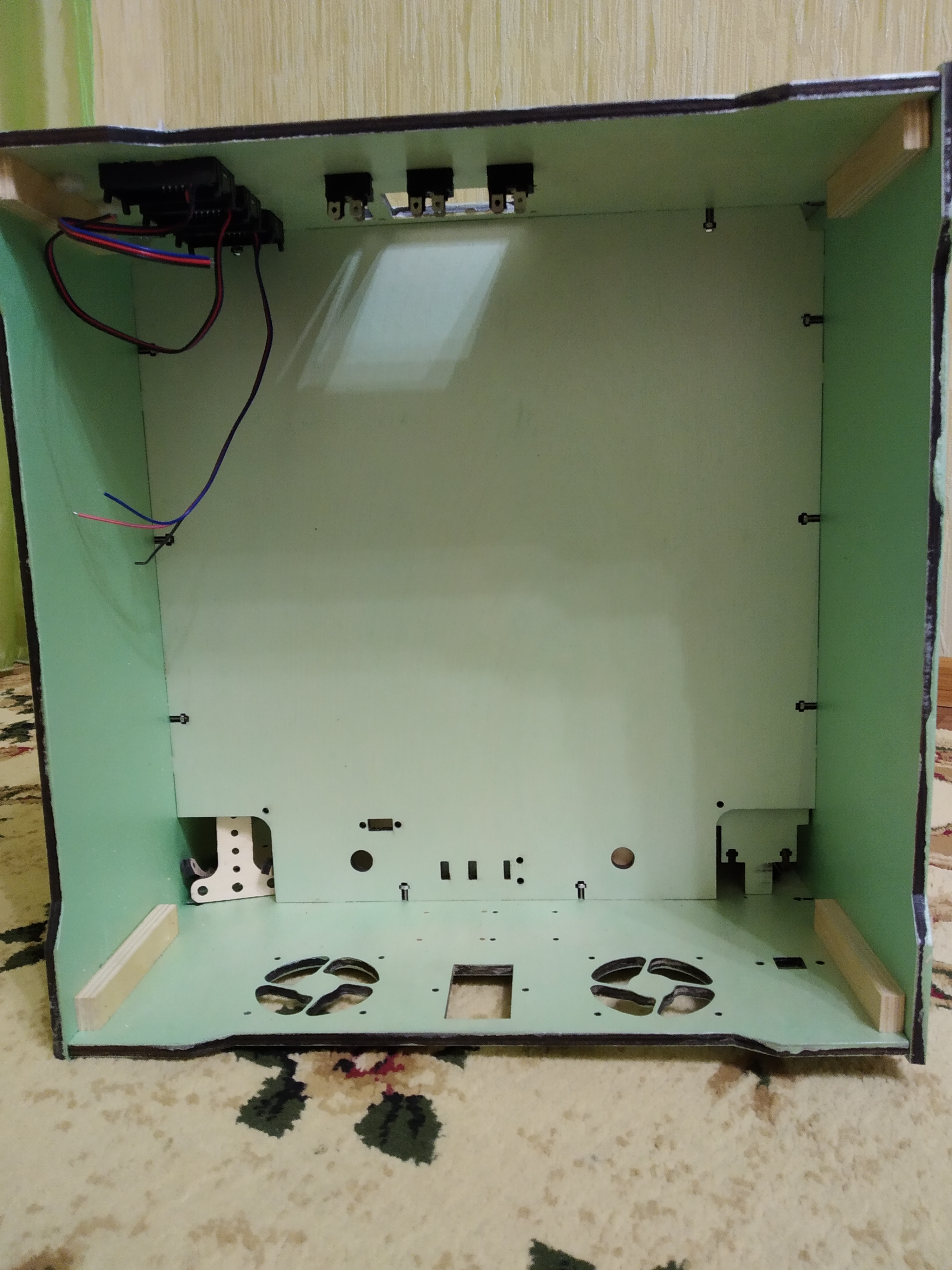 Продам корпус и зап.части