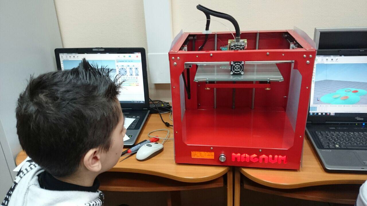 Поработать на выставке в школе