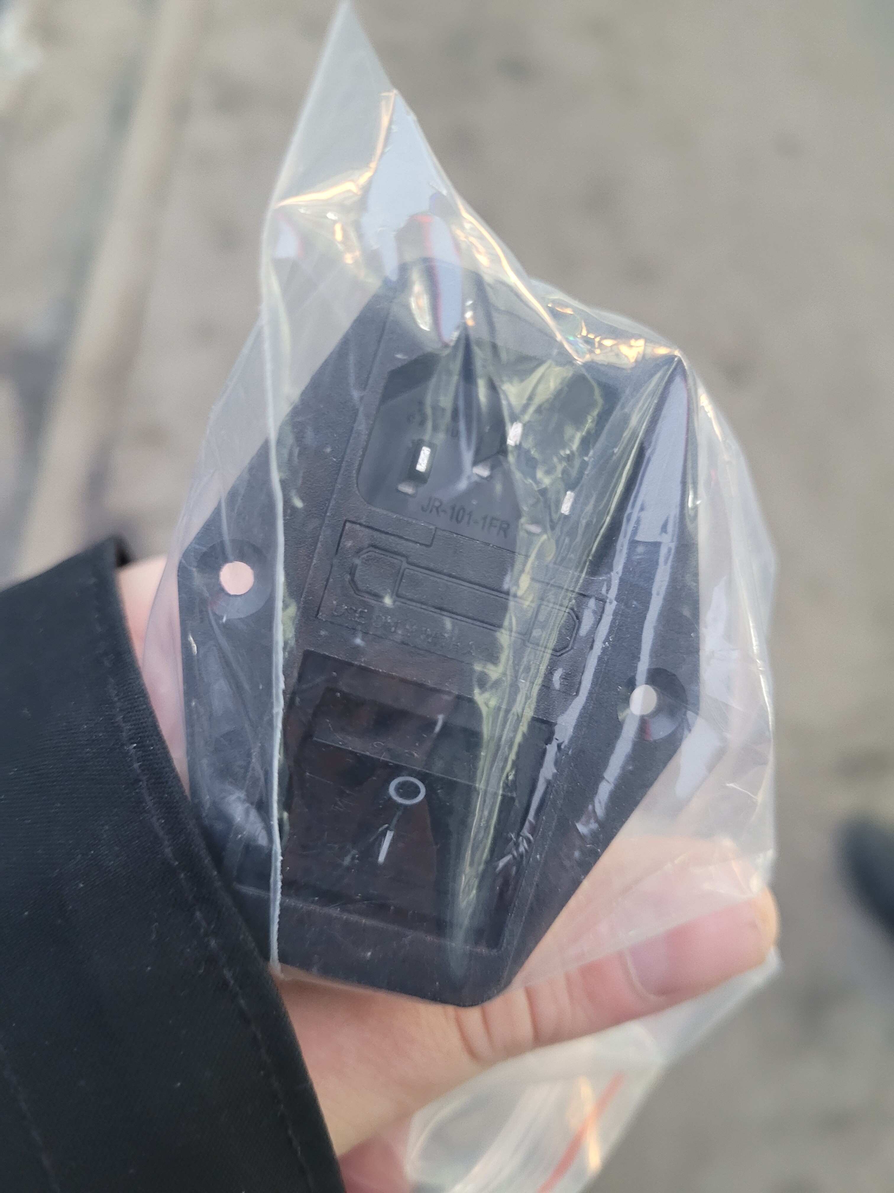 Кабельканал, алюмишка и розетка Кабельканал, алюмишка и розетка