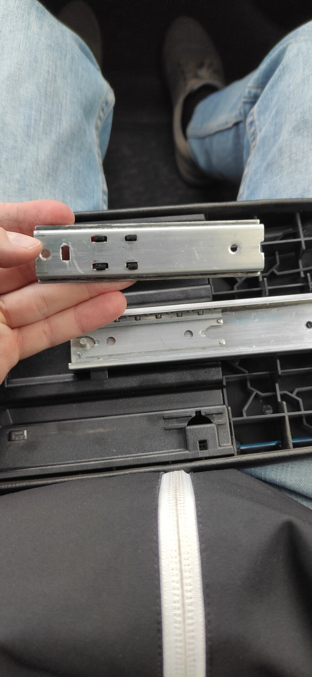 Фиксатор подлокотника Peugeot