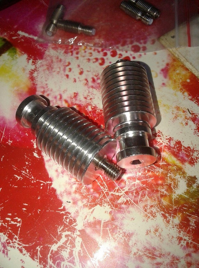 Продам два радиатора E3DV6 и термобарьеры Продам два радиатора E3DV6 и термобарьеры