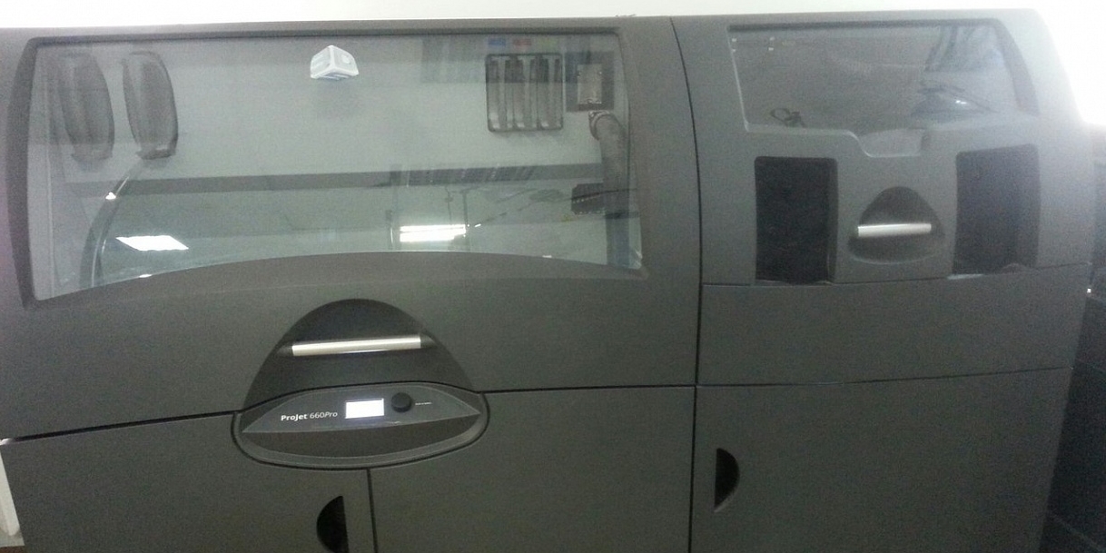 продам полноцветный принтер Projet660Pro (практически новый)