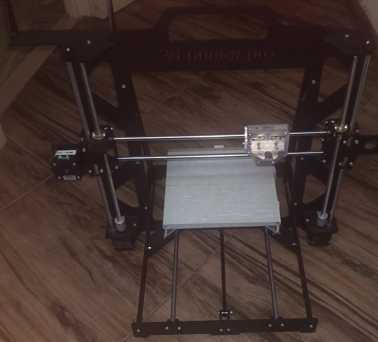 Продаю бывший Anet A8