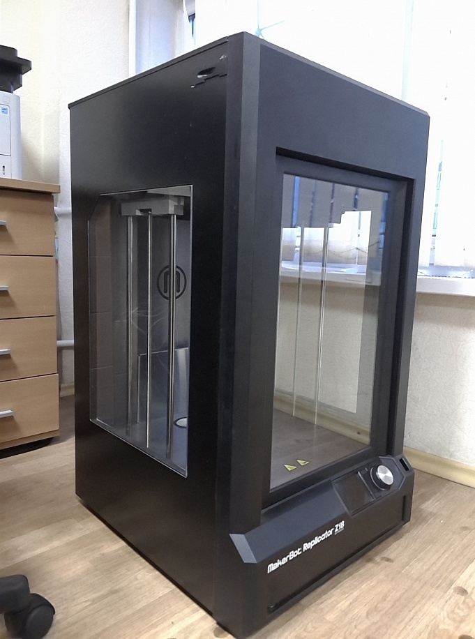 Продаем 3D-принтер MakerBot Z18