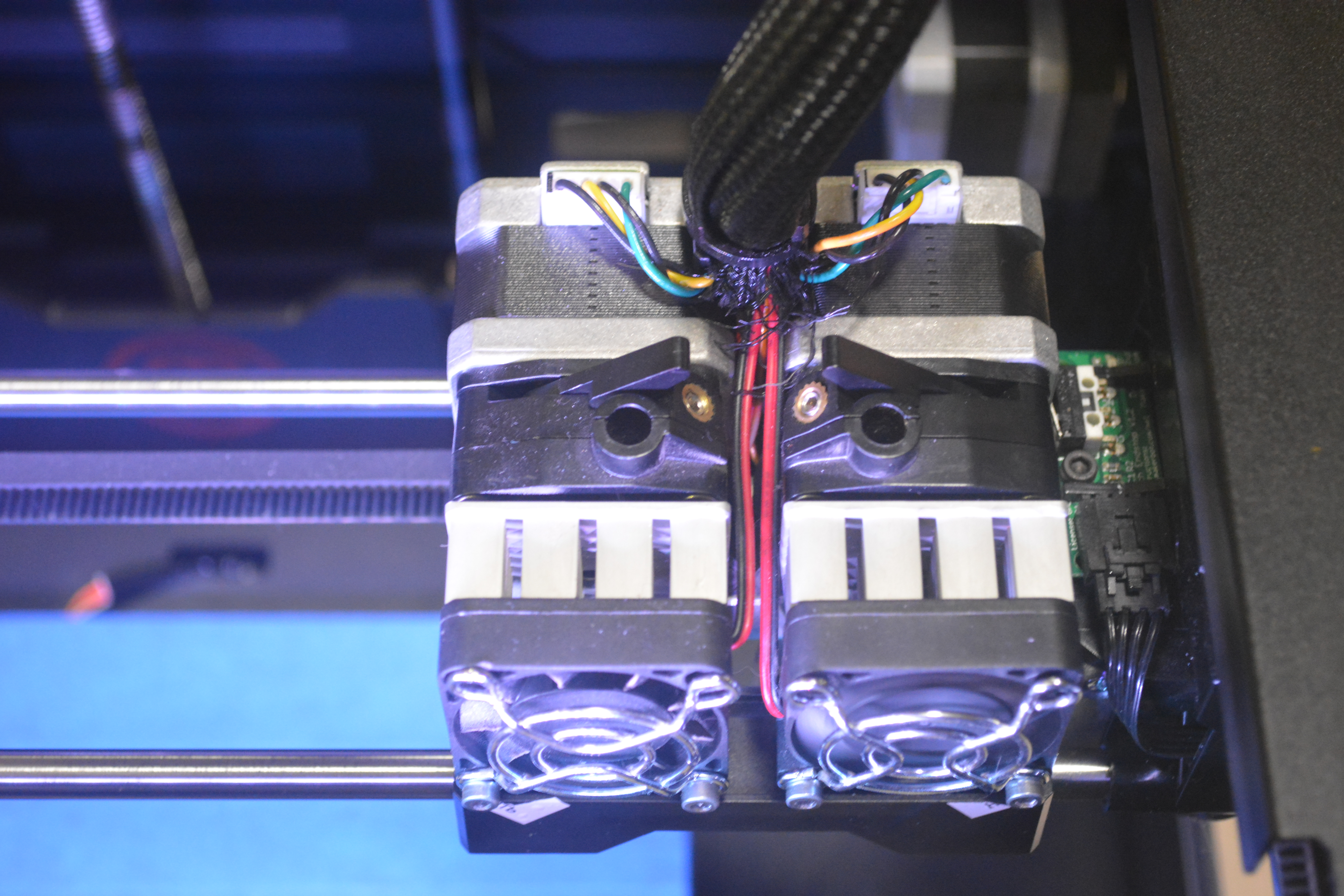 Продам Б/У принтер MakerBot2x