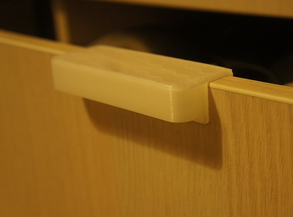 16 mm suntadan yapılmış çekmeceler için kaplama kolu (Plastik Aparattır!!!)
