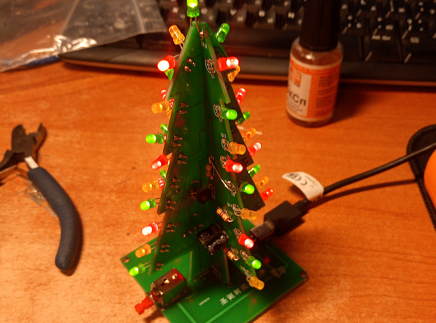 Yanıp sönen Noel ağacı (Plastik Aparattır!!!)