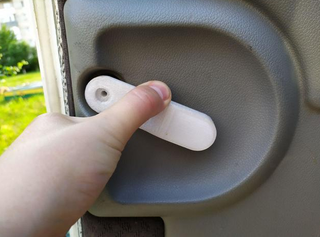 renault kangoo arka tutma kolu (Parça numarası 7700303589) (Plastik Aparattır!!!)