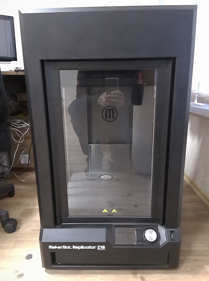 Продаем 3D-принтер MakerBot Z18