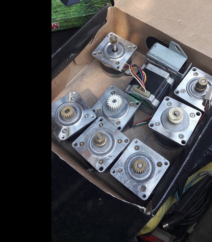 Продам шаговые  minebea 23lm c352 g1v