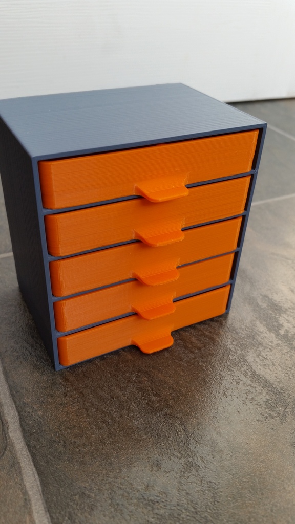 Küçük eşyalar için organizatör (Plastik Aparattır!!!)