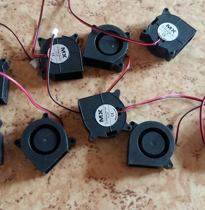 Продам вентиляторы турбинные 40х40х20мм 12V