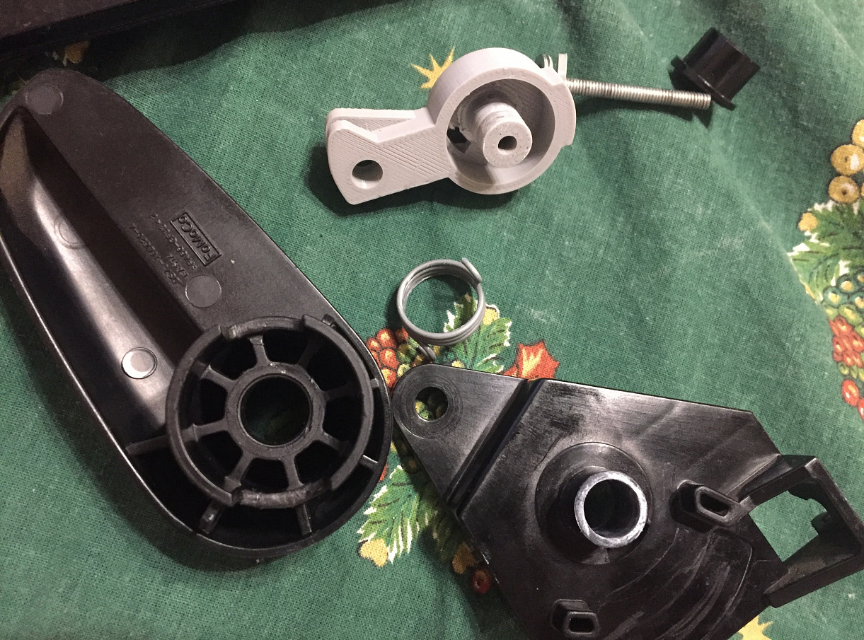 Kaput kolu mekanizmasının bir parçası Ford Mondeo 5 (Plastik Aparattır!!!)