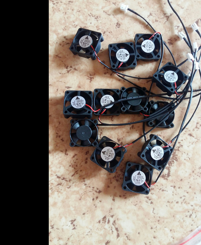 Продам вентиляторы 30х30х10 12V