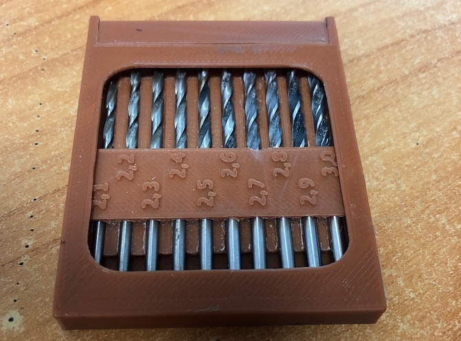 Çapı 2,1 mm'den 3,0 mm'ye kadar olan matkaplar için kutu (Plastik Aparattır!!!)