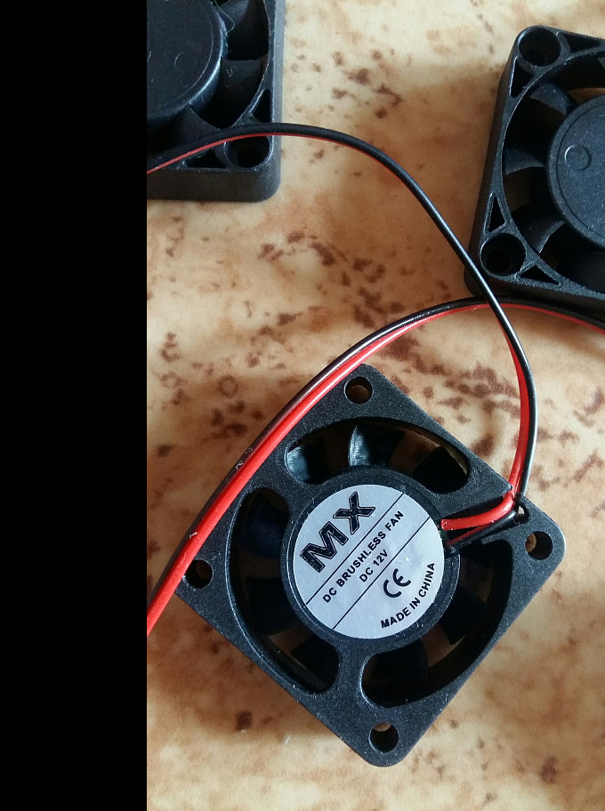 Продам вентиляторы 40х40х10 12V