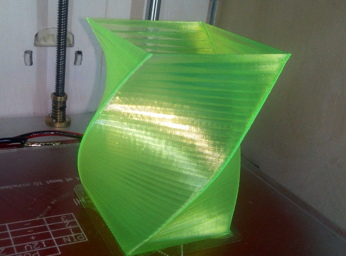 SBS Glass'tan "Twist square" kalemi (Plastik Aparattır!!!)