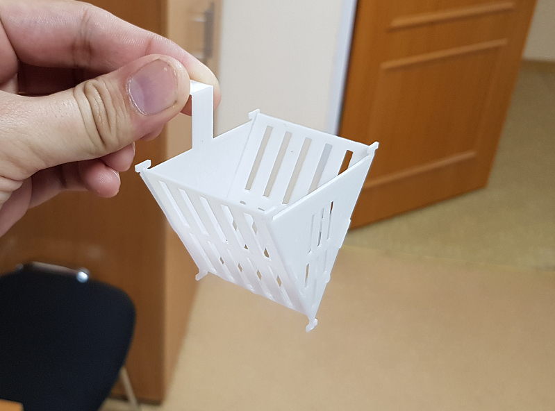 Akvaryum balık yemliği (kan kurdu için) (Plastik Aparattır!!!)