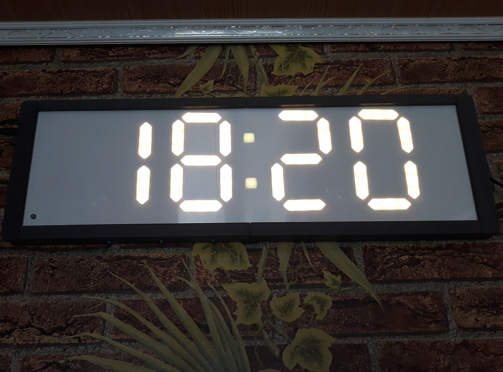 Установить простые часы. Семисегментные часы на ардуино и ws2812b. Часы на ардуино и адресной ленте. Часы на светодиодах ардуино. Большие цифровые часы на ардуино.