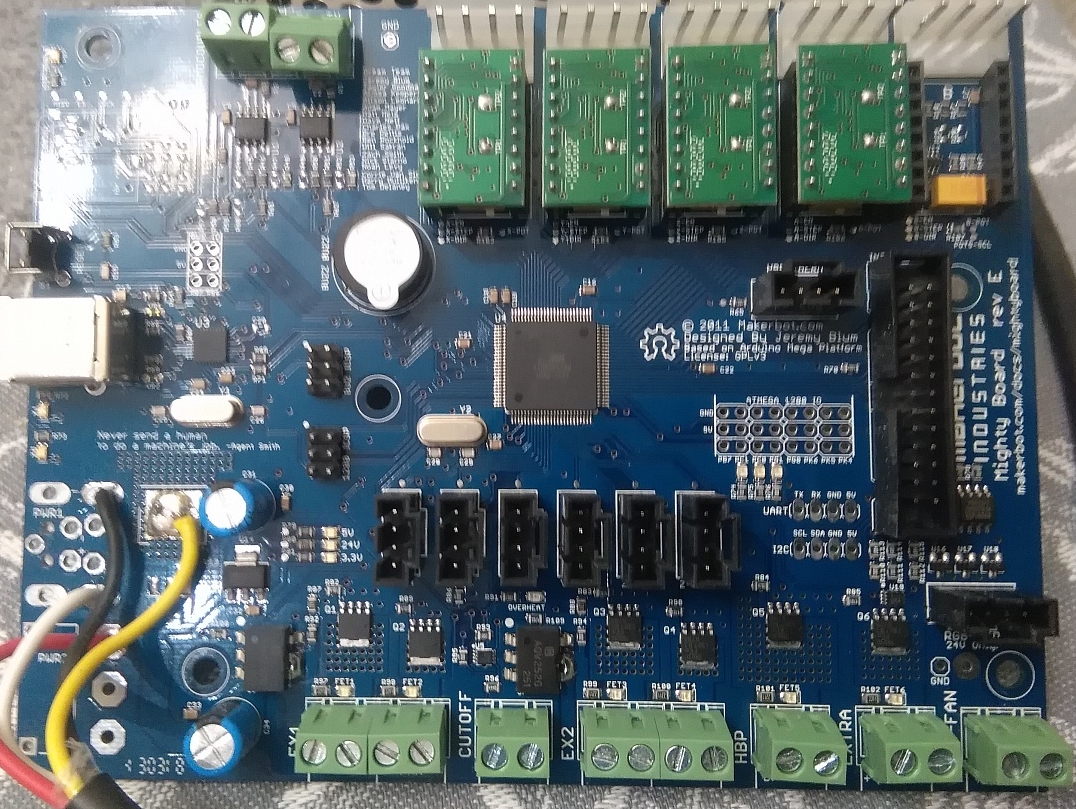 Плата от MakerBot Replicator на два экструдера Плата от MakerBot Replicator на два экструдера