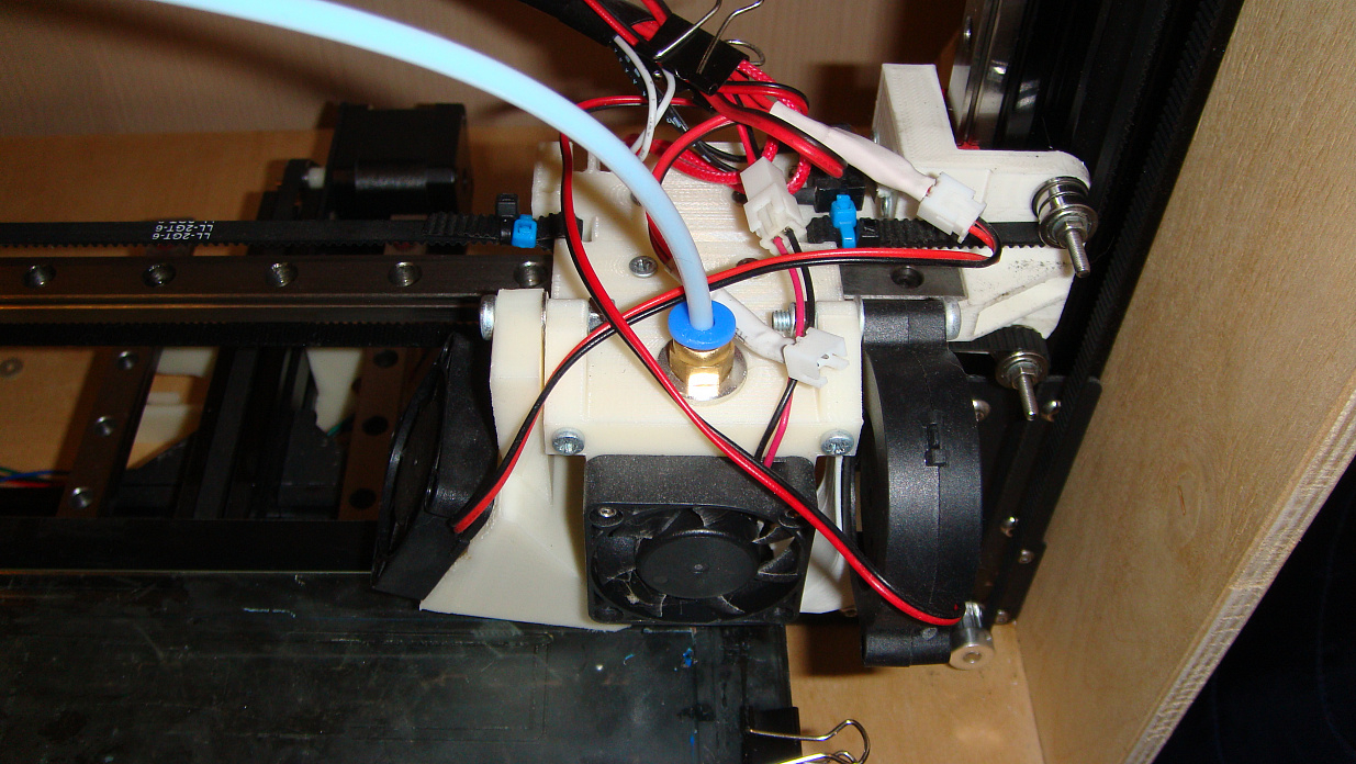 Продам 3D принтер Micromake C1 переделан полностью на рельсы (5хMGN12H) Продам 3D принтер Micromake C1 переделан полностью на рельсы (5хMGN12H)