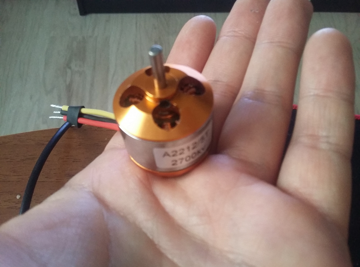Fırçasız motor A2212/5T 2700kv (Plastik Aparattır!!!)