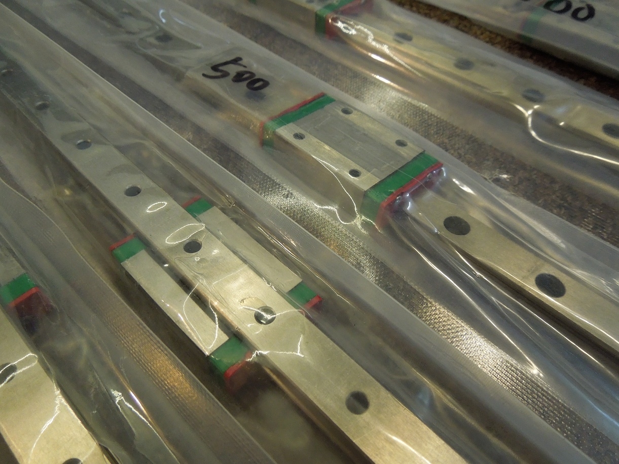 Продам рельсы MR12 500мм с каретками MGN12H