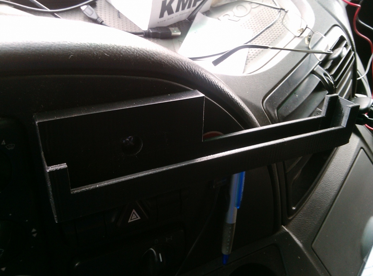 Mercedes Actros MP2/MP3 için kılıflı 10,1" tablet tutucusu (Plastik Aparattır!!!) Mercedes Actros MP2/MP3 için kılıflı 10,1" tablet tutucusu (Plastik Aparattır!!!)