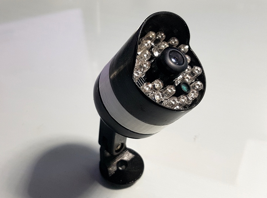 Bir evcil hayvan için video gözü (Plastik Aparattır!!!)