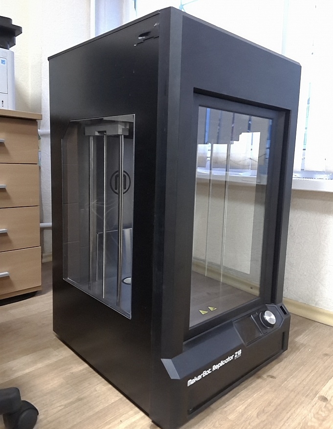 Продаем 3D-принтер MakerBot Z18