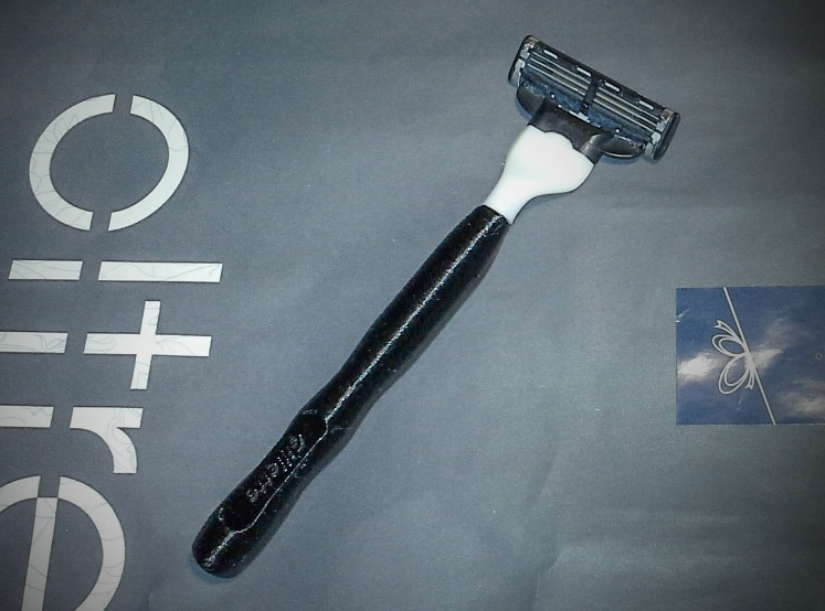 Gillette Mach3 (Plastik Aparattır!!!)