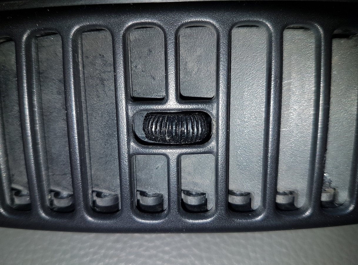 MAZDA TRIBUTE iç hava akımı sisteminin elemanları (Plastik Aparattır!!!)