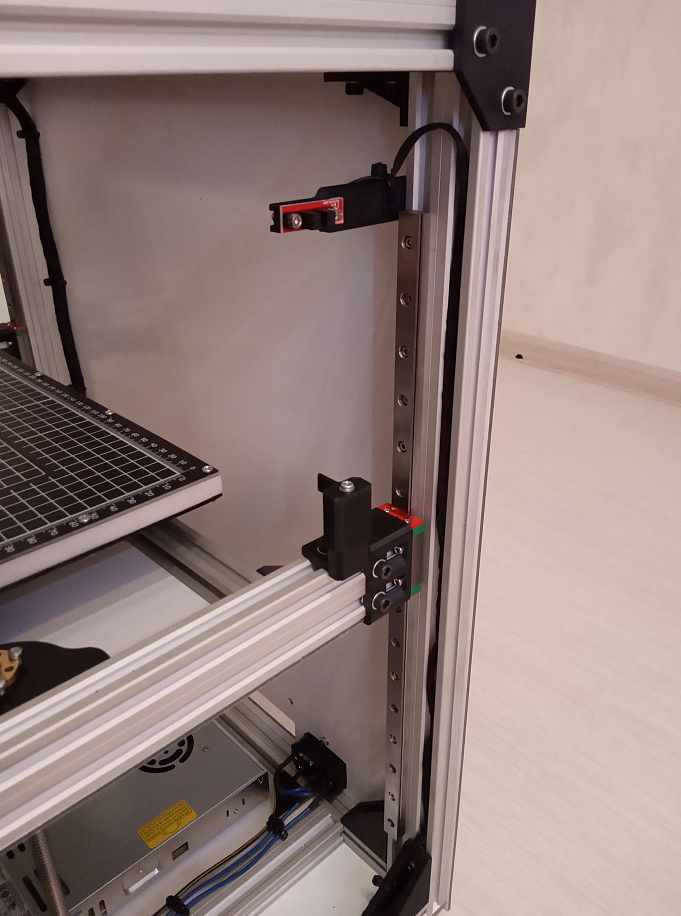 Re-D-Bot 300x300x300 на рельсах Re-D-Bot 300x300x300 на рельсах