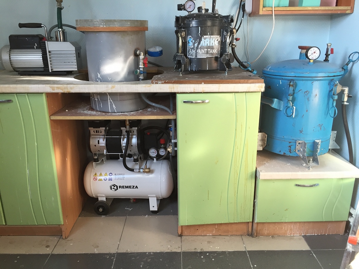 Продаю оборудование для вакуумного литья в силиконовые формы