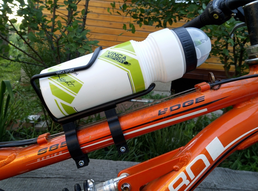 Bisiklet için üniversal şişe kelepçeleri İleri Kenar 685 (Plastik Aparattır!!!) Bisiklet için üniversal şişe kelepçeleri İleri Kenar 685 (Plastik Aparattır!!!)