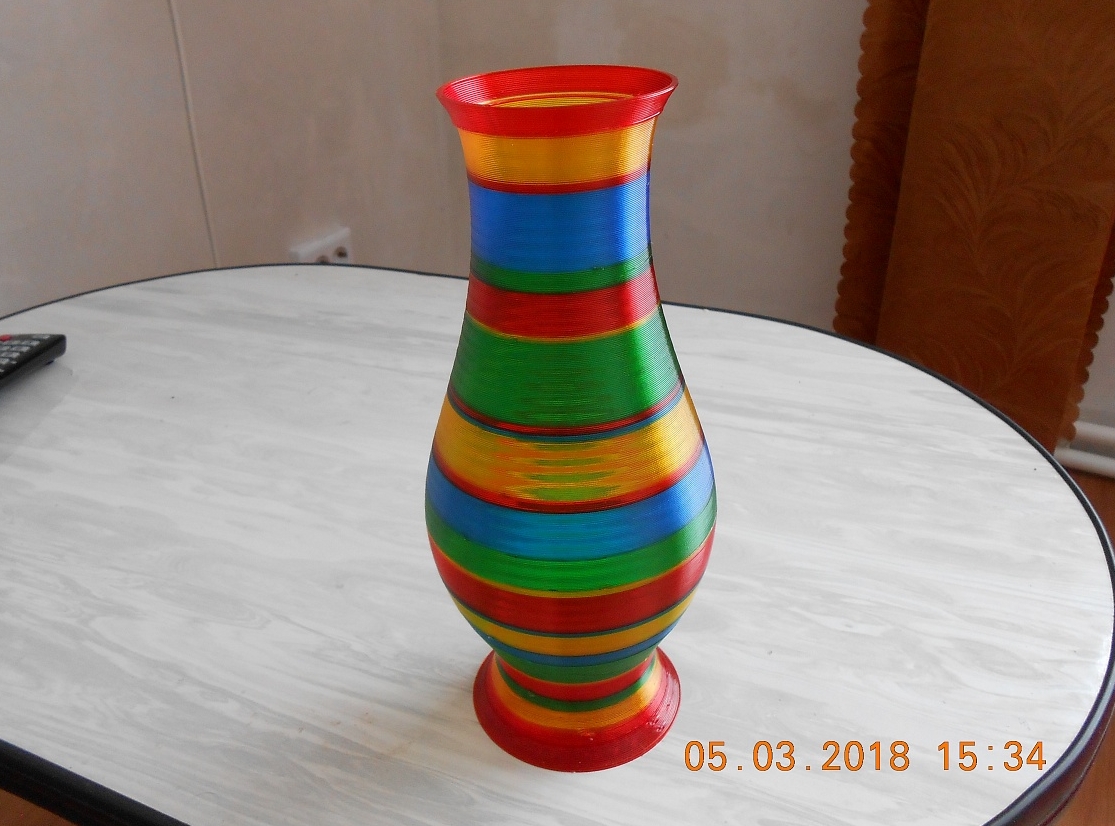 8 Mart için çizgili vazo (Plastik Aparattır!!!)