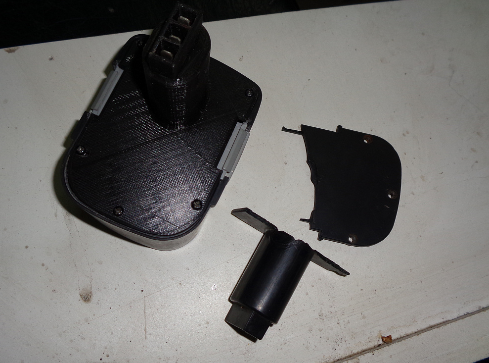 INTERSKOL'den pilin üst kısmı (Plastik Aparattır!!!)