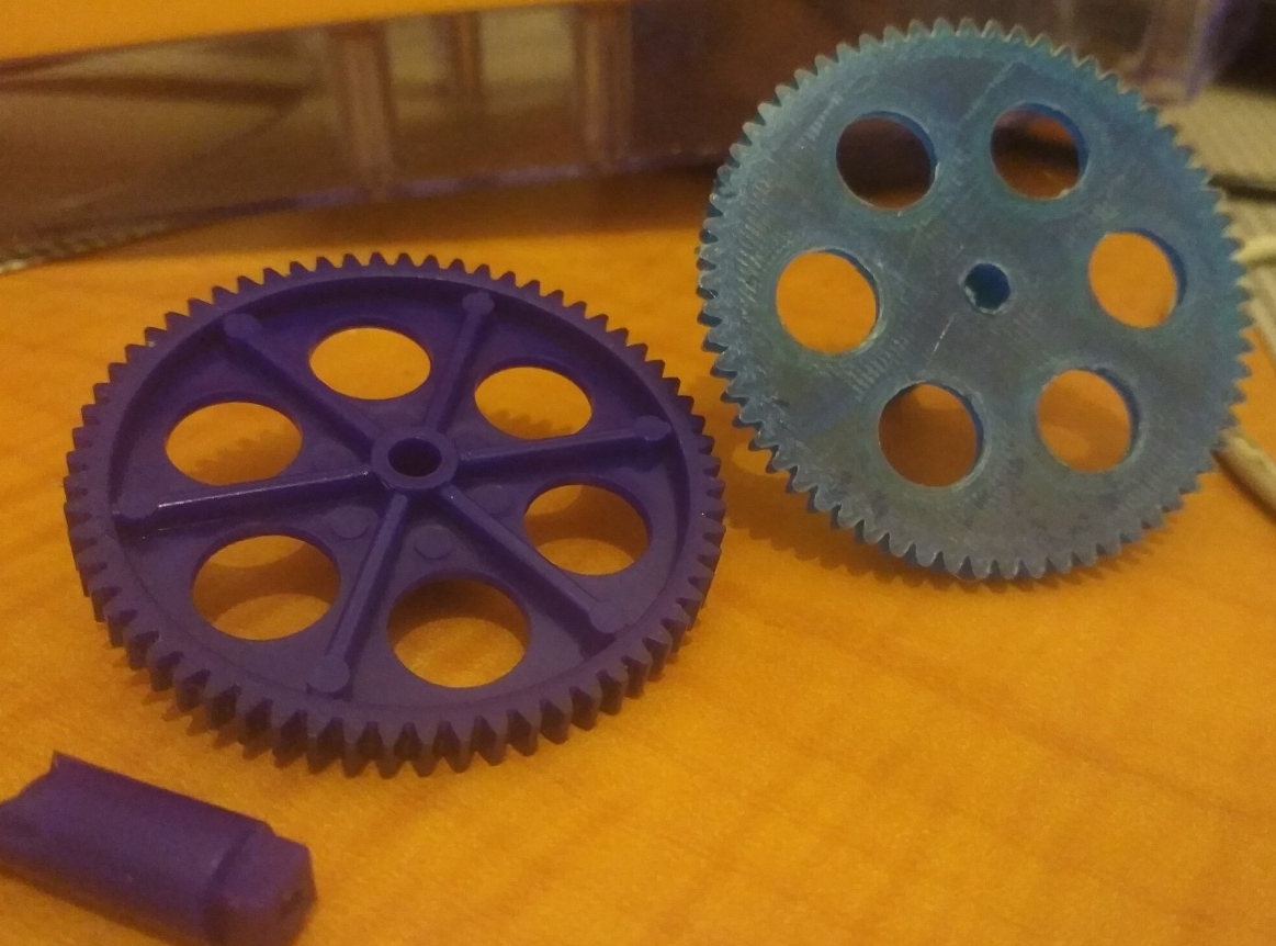 Radyo tasarımcısı "Znatok"tan ay gezgini için büyük donanım (Plastik Aparattır!!!)