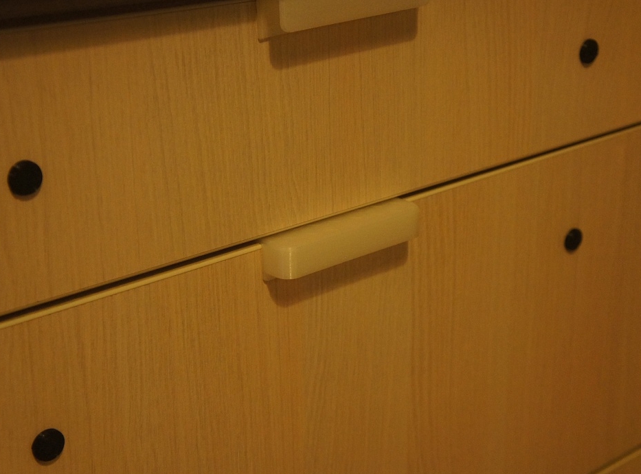 16 mm suntadan yapılmış çekmeceler için kaplama kolu (Plastik Aparattır!!!)