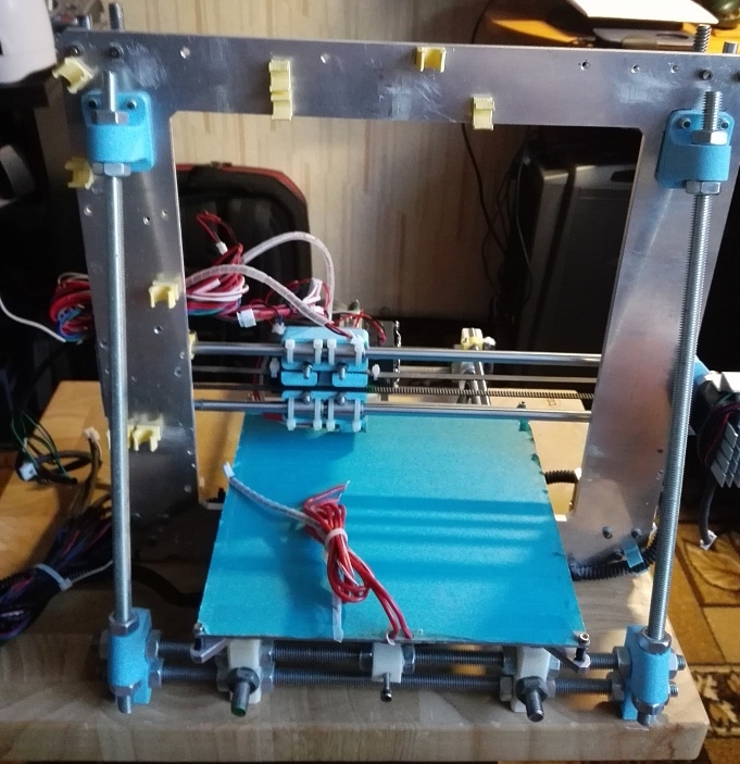 Продам принтер самопал Prusa i3 Продам принтер самопал Prusa i3