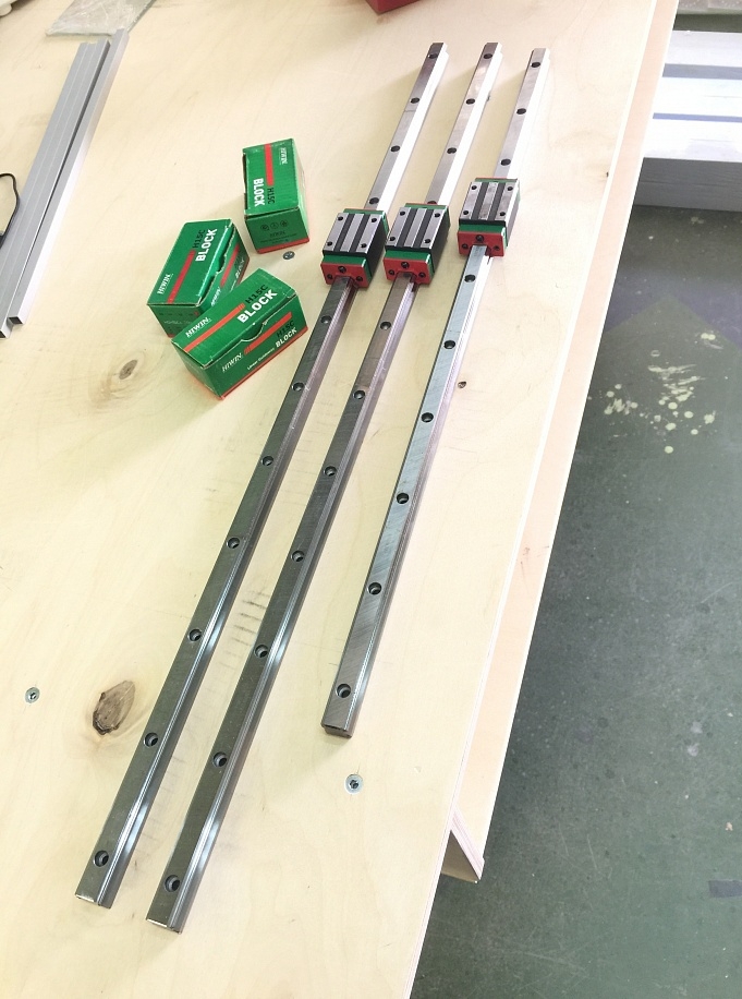 3 рельсовые направляющие HIWIN 15 мм + каретки