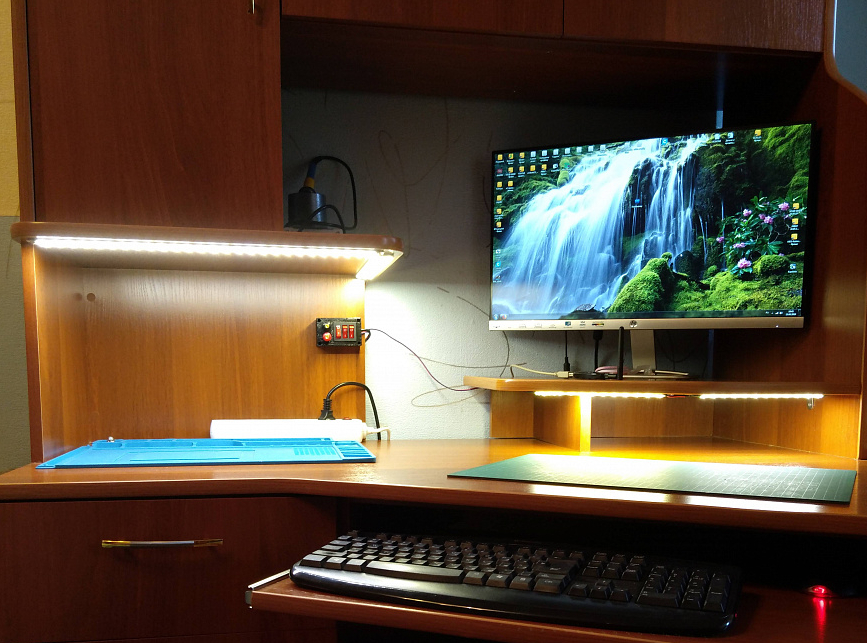 Masa lambası anahtarı muhafazası ve 12 volt konnektör. (Plastik Aparattır!!!)